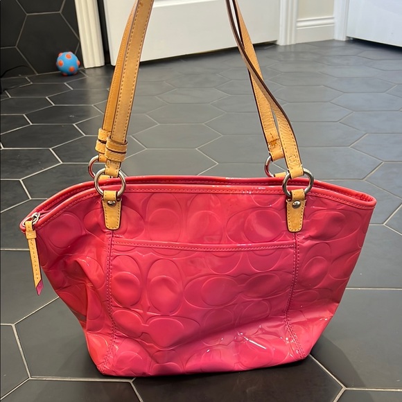 Coach Pink and Tan Patent Leather Shoulder Bag with Signature Pattern - Picture 7 of 9